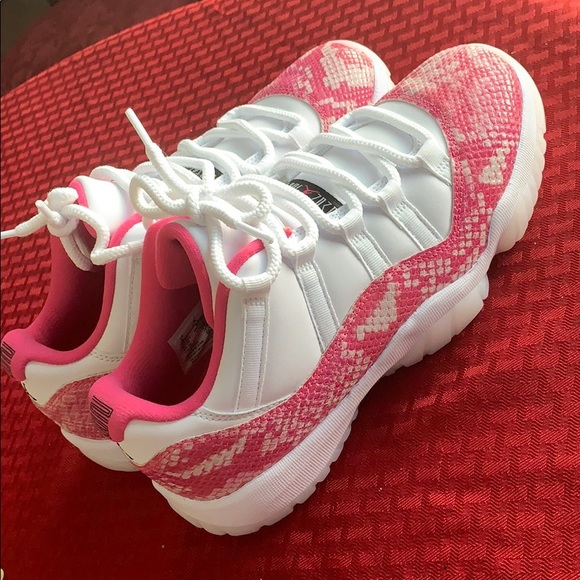 Air Jordan 11 Retro low women “pink snakeskins”